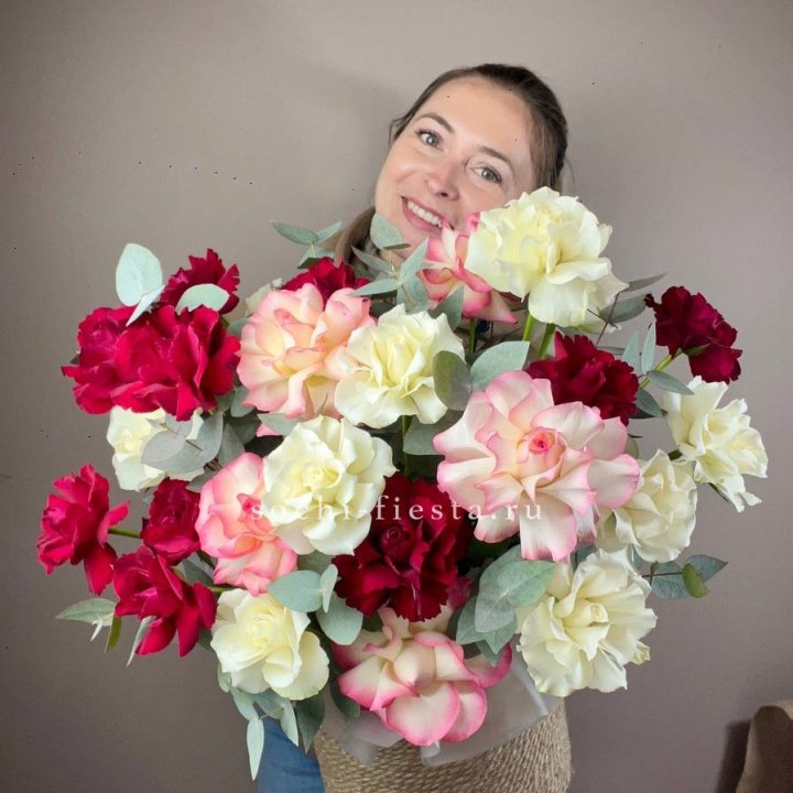 35 французских роз микс в джутовом боксе в Набережных Челнах