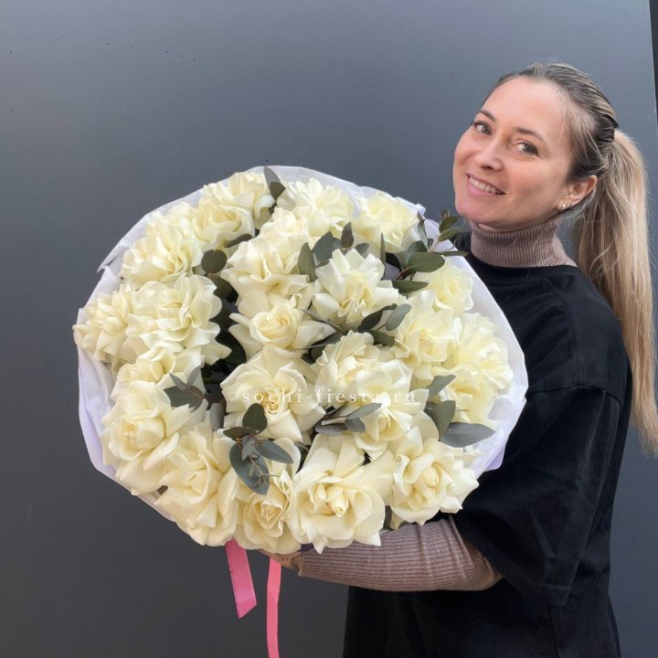 25 Белых французских роз Вайт найс в Набережных Челнах