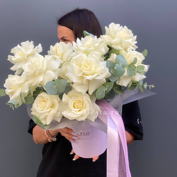 11 Французских белых роз в боксе в Набережных Челнах
