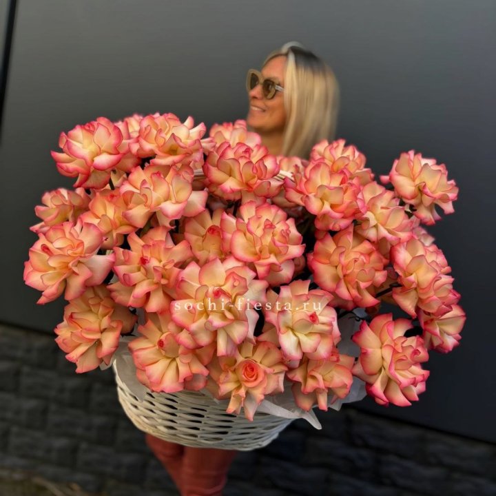 45 французских роз Джумилия в корзине в Набережных Челнах