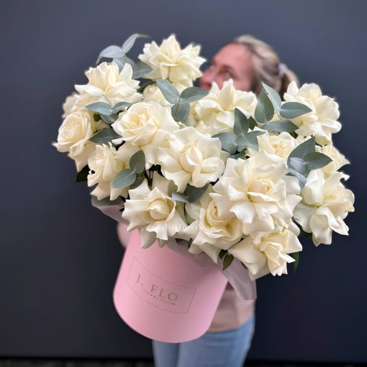 25 Французских белых роз в боксе в Набережных Челнах