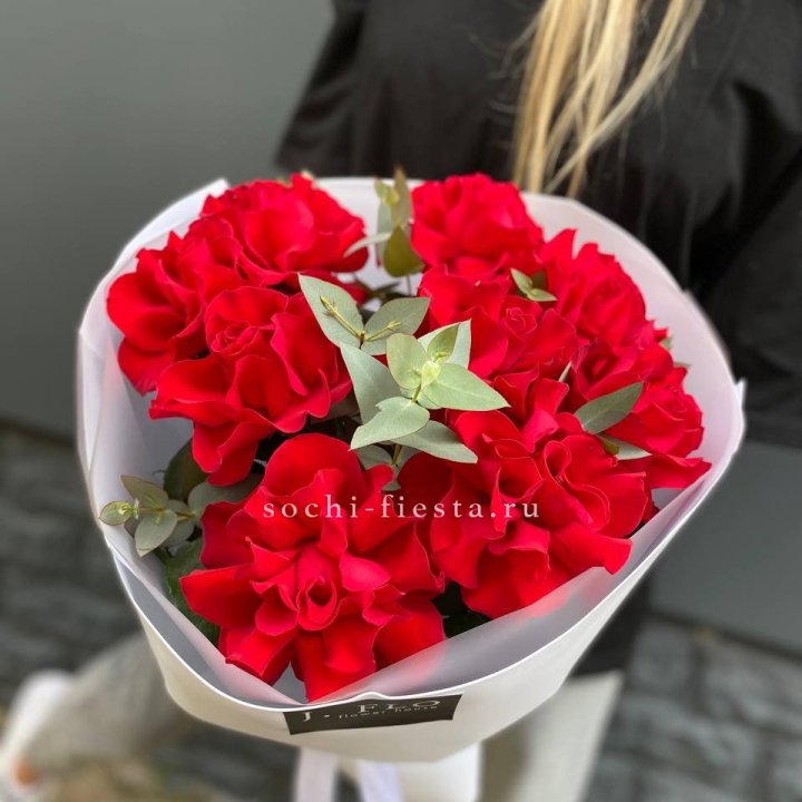 9 Красных французских роз с доставкой в Набережных Челнах
