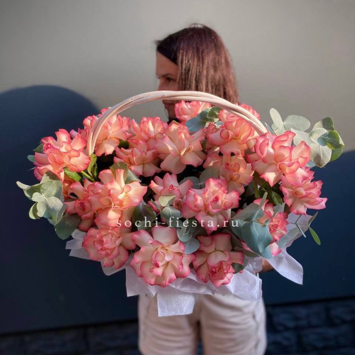 25 Французских роз Джумилия в корзине в Набережных Челнах