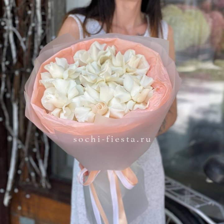 7 Белых французских роз в Набережных Челнах