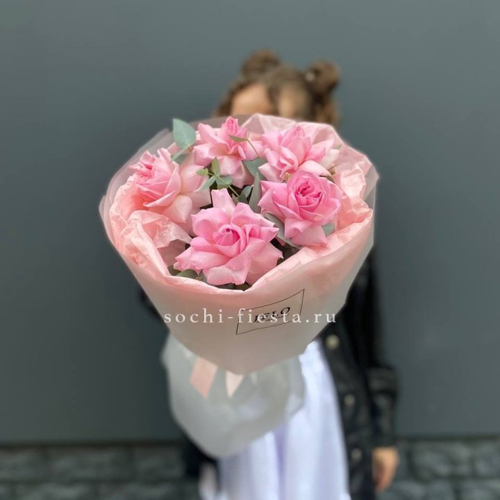 5 французских розовых роз  в Набережных Челнах