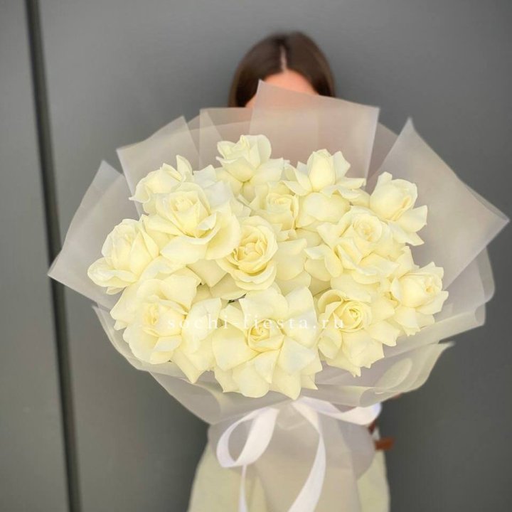 13 белых роз в Набережных Челнах