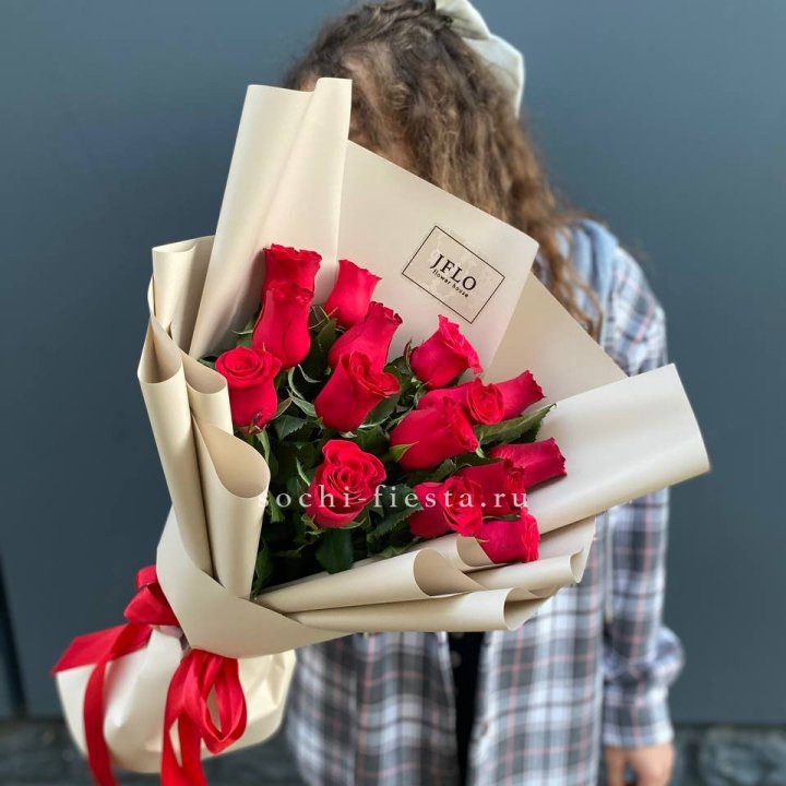 15 красных роз в Набережных Челнах
