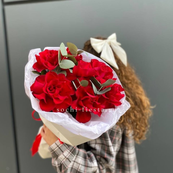 7 красных французских роз в Набережных Челнах