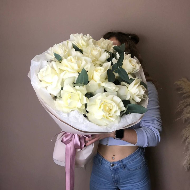 11 Белых французских роз "Вайт найс" с доставкой в Набережных Челнах
