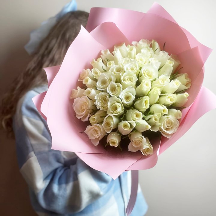 Букет из 51 белой розы (Кения) в Набережных Челнах