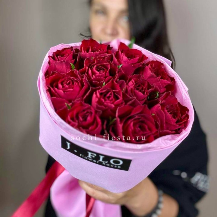 11 красных роз мадам ред в Набережных Челнах
