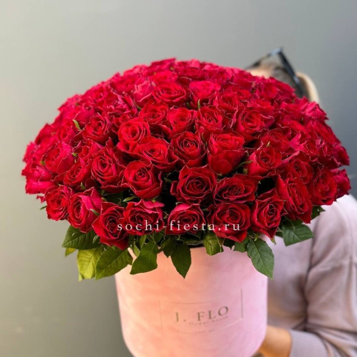 101 кенийская роза в цилиндре с доставкой в Набережных Челнах