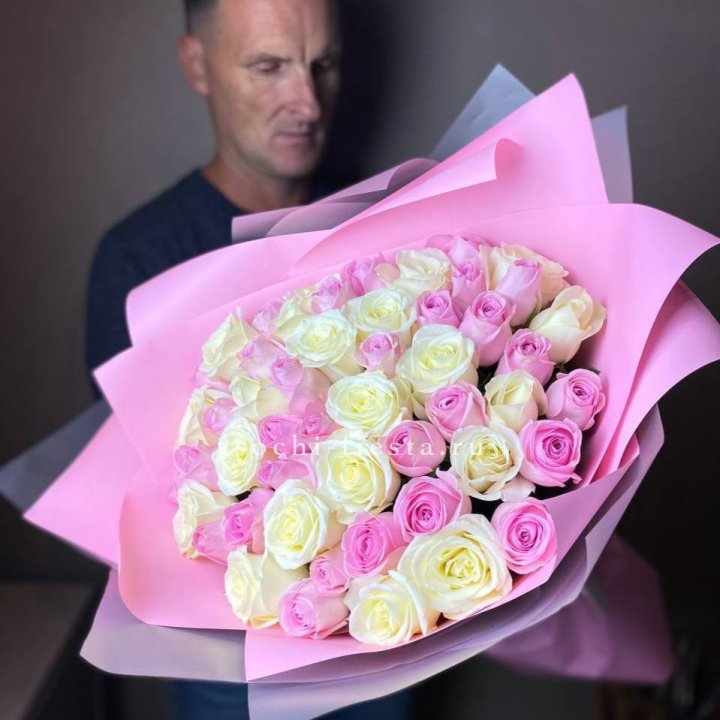 51 белых и розовых роз в Набережных Челнах