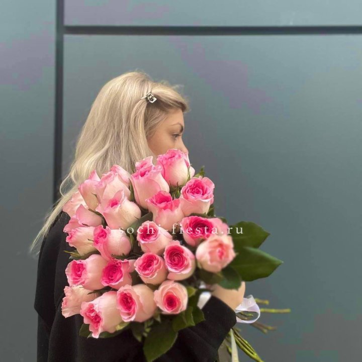  25 розовых роз в Набережных Челнах