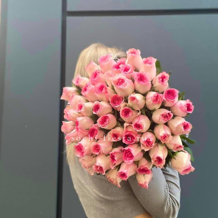 51 розовая роза в Набережных Челнах
