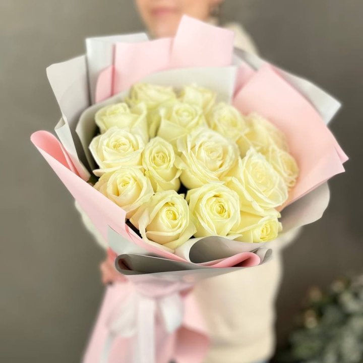 15 белых роз пудра в Набережных Челнах