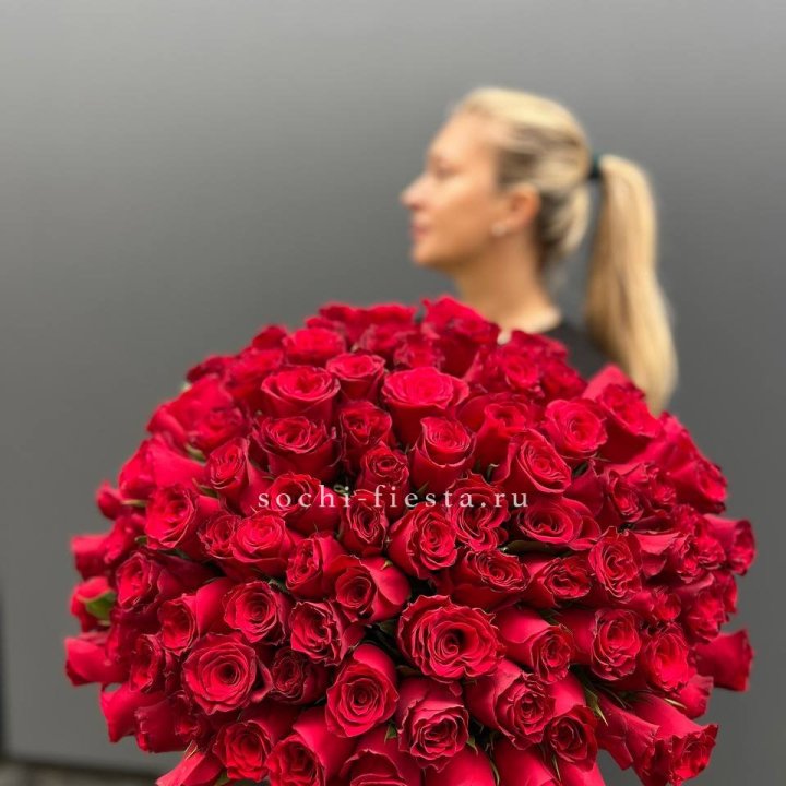 Охапка из 101 красной розы в Набережных Челнах