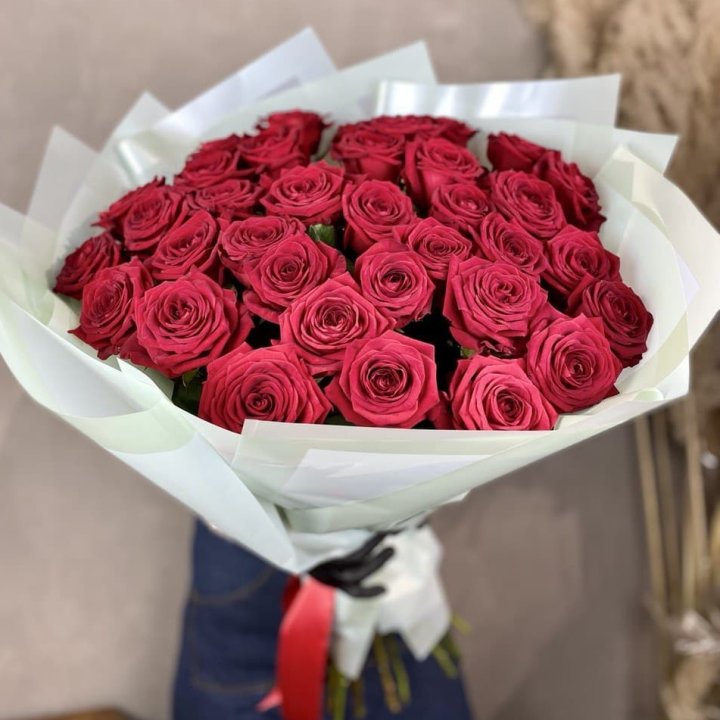 37 красных роз в Набережных Челнах