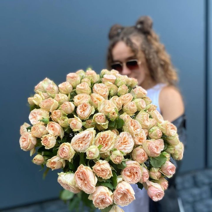 25 пионовидных роз в Набережных Челнах