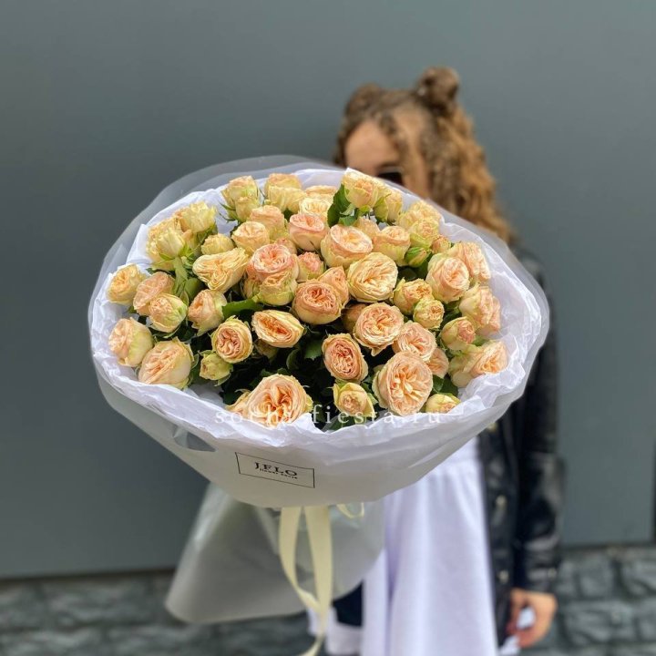 15 пионовидных роз в Набережных Челнах