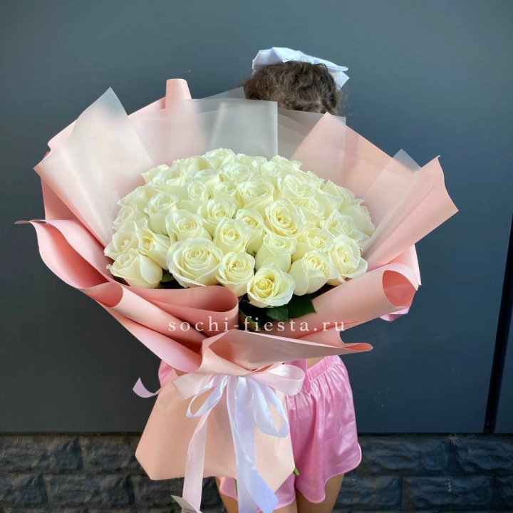 35 белых роз в Набережных Челнах