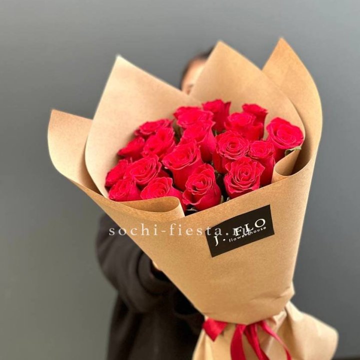 19 красных роз в крафте в Набережных Челнах