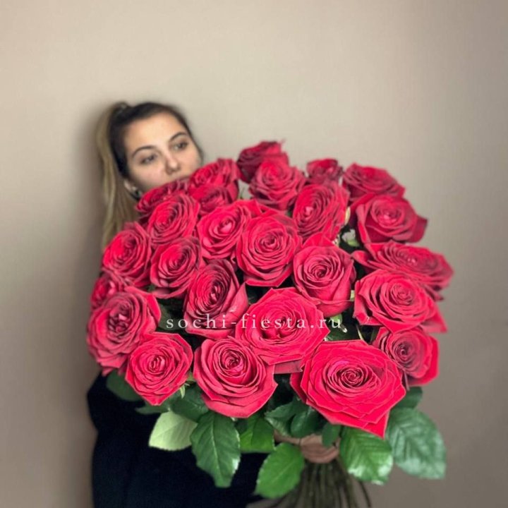 25 высоких роз в Набережных Челнах