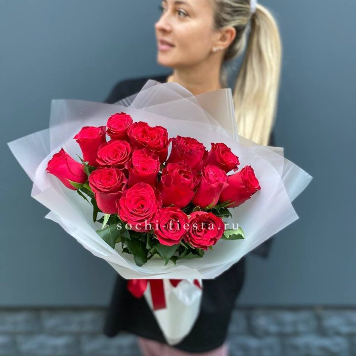 Букет из 15 красных роз  в Набережных Челнах