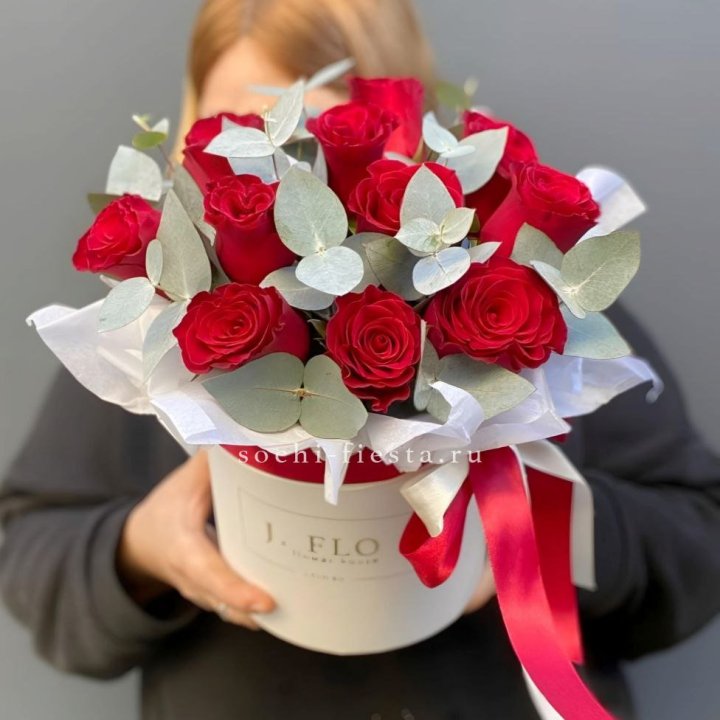 11 роз в шляпной коробке в Набережных Челнах