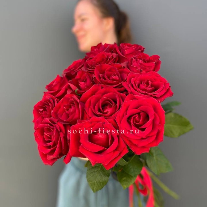 15 красных роз под ленту в Набережных Челнах
