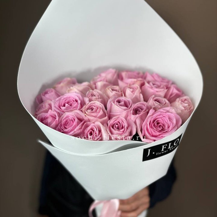 25 розовых роз в Набережных Челнах