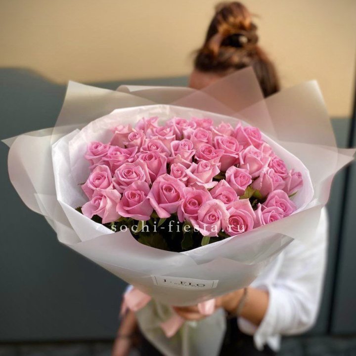 Букет розовых роз  в Набережных Челнах