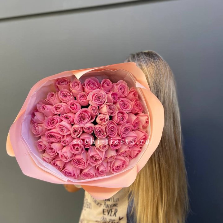 55 розовых роз в Набережных Челнах