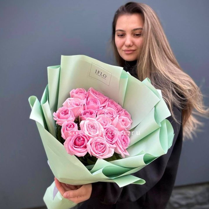 17 розовых роз в Набережных Челнах