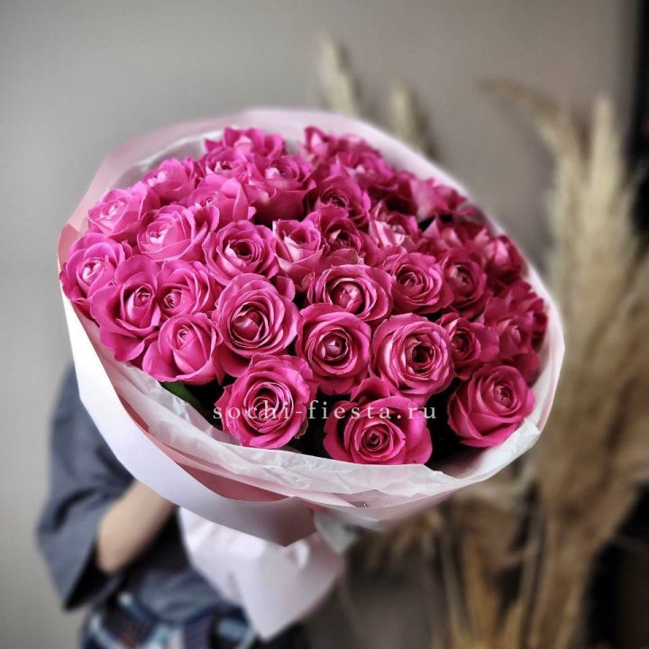 35 розовых роз  в Набережных Челнах