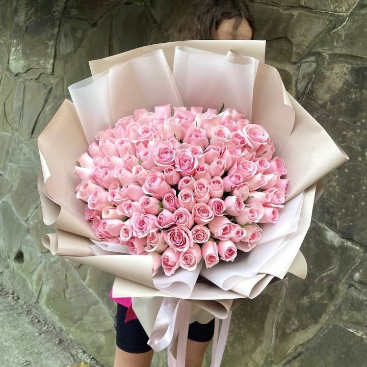 101 нежно-розовая роза Каролина  в Набережных Челнах