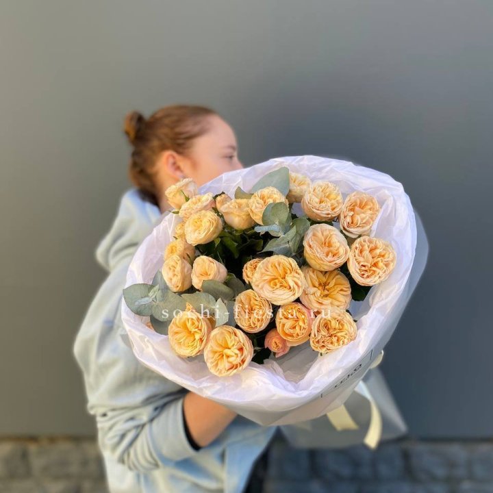 7 пионовидных роз в Набережных Челнах