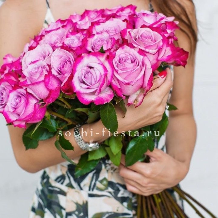 Букет высоких роз Ди перпел в Набережных Челнах