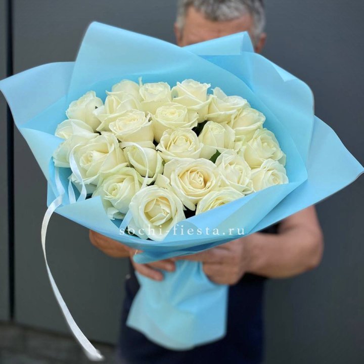 21 белая роза в Набережных Челнах