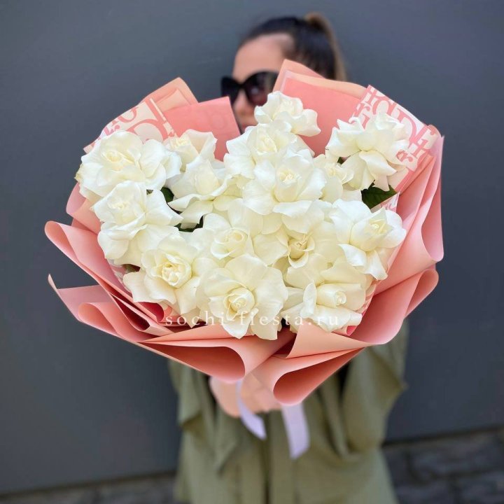 Белые розы "Аморе" в Набережных Челнах