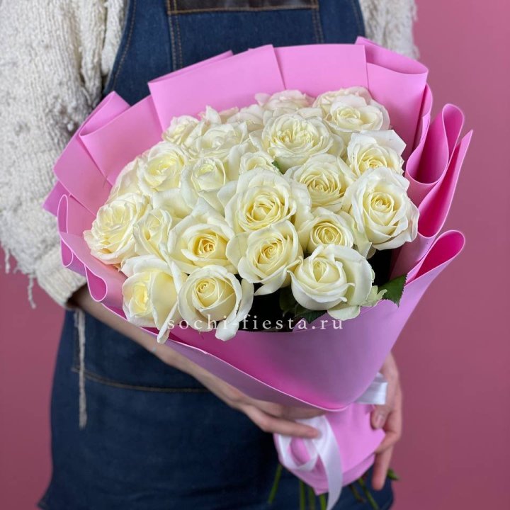 25 белых роз в Набережных Челнах