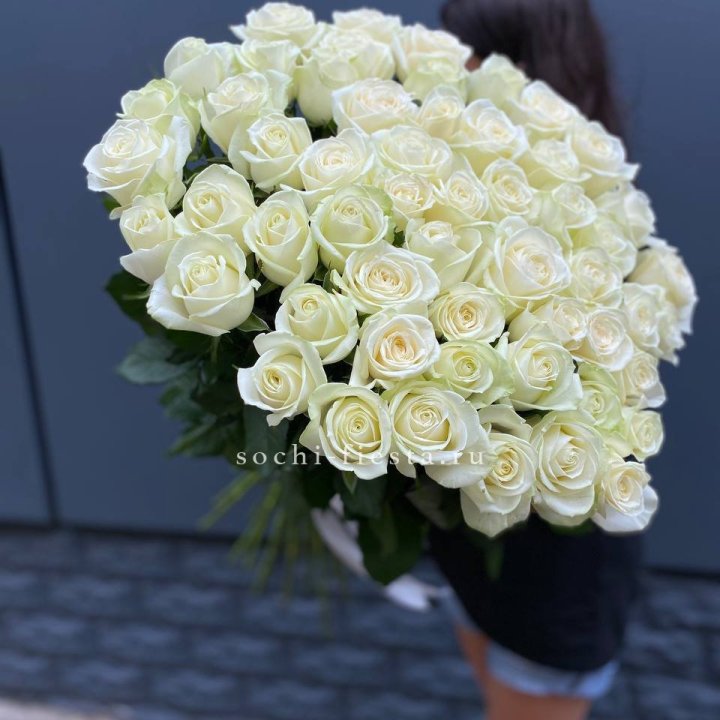 51 белоснежная высокая роза с доставкой в Набережных Челнах