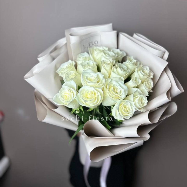 19 белых роз  в Набережных Челнах