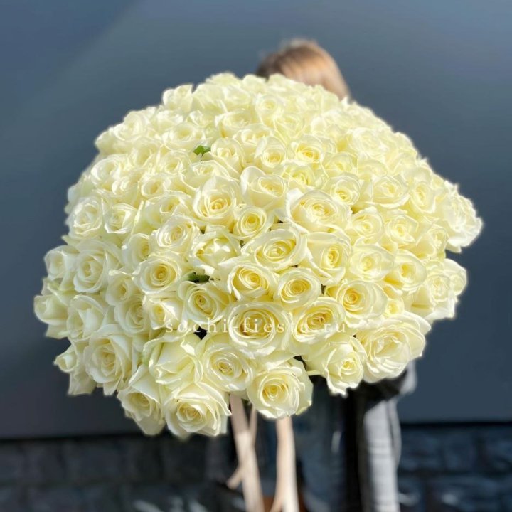 Букет  из 101 белой розы  в Набережных Челнах