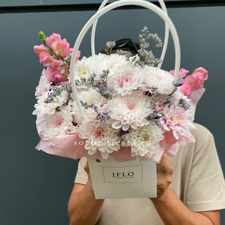 Сумочка из стойких цветов  в Набережных Челнах