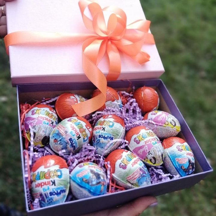 Коробка с киндерами в Набережных Челнах