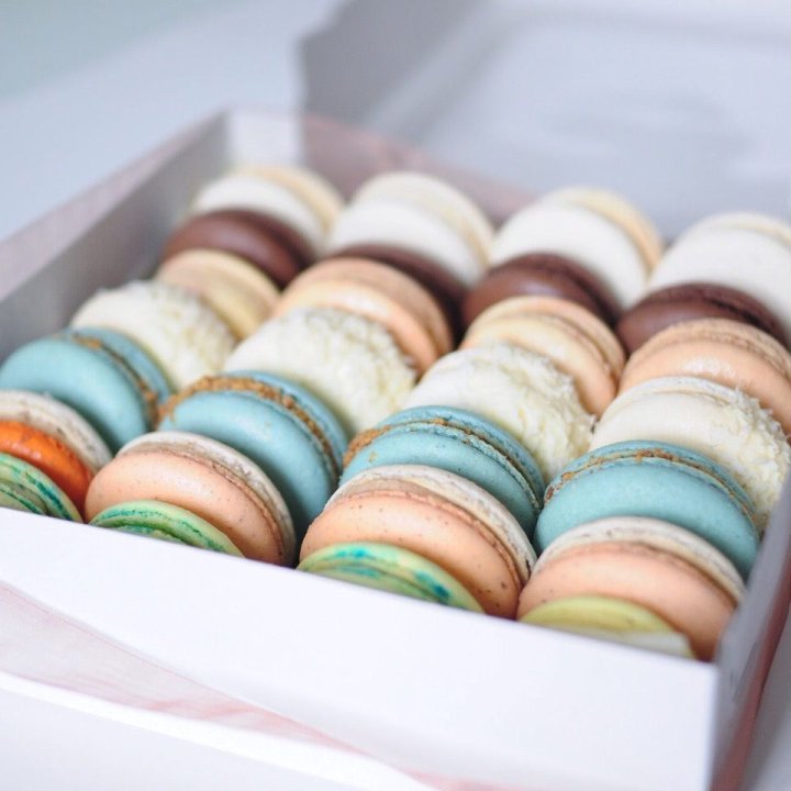 Коробка макаронс 25 шт. в Набережных Челнах