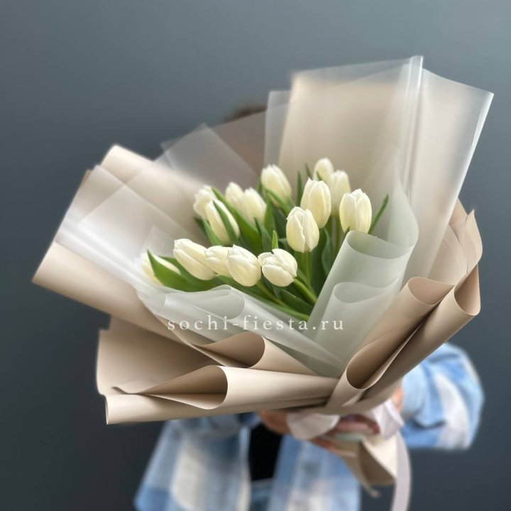 Букет из 15 белых тюльпанов в Набережных Челнах