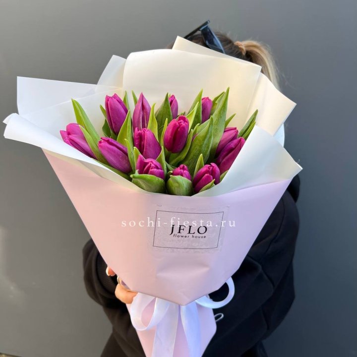 15 пурпурных тюльпанов в Набережных Челнах