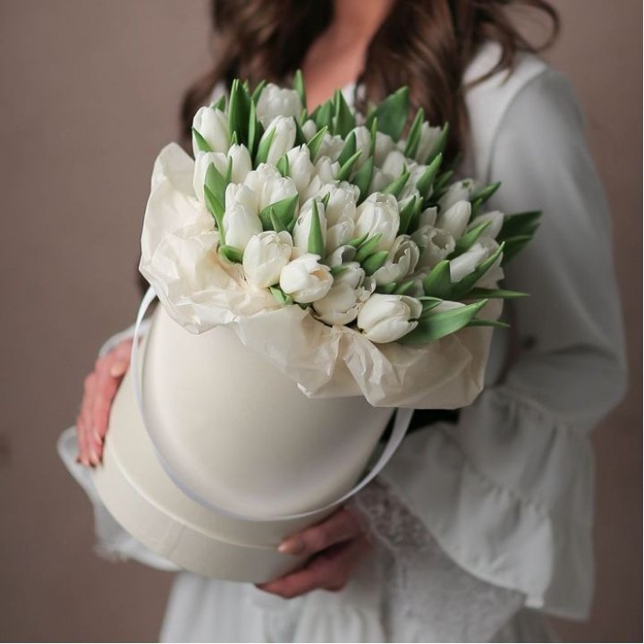 Тюльпаны в цилиндре  в Набережных Челнах